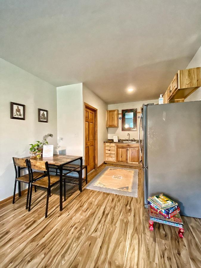 Giriraja Ashraya Appartement Moundsville Buitenkant foto